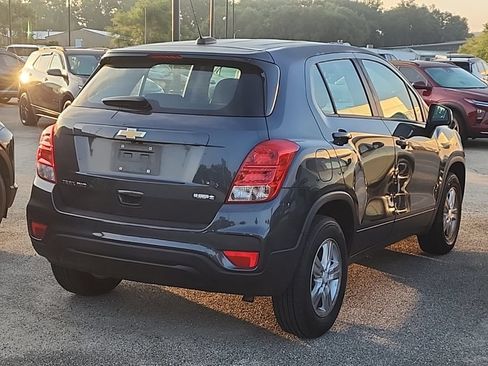 Used 2021 Chevrolet Trax LS AWD/4WD image 2