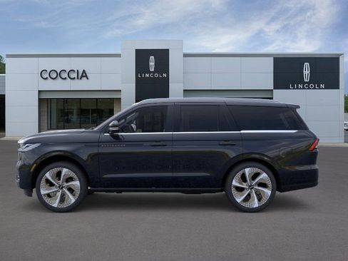 New 2026 Lincoln Navigator Black Label AWD/4WD image 3