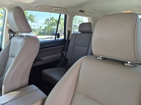 Used 2023 Lexus GX 460 Premium w/ Accessory Package AWD/4WD image 5