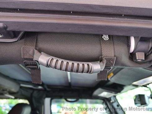 Used 2018 Jeep Wrangler Sahara w/ Connectivity Group AWD/4WD image 30