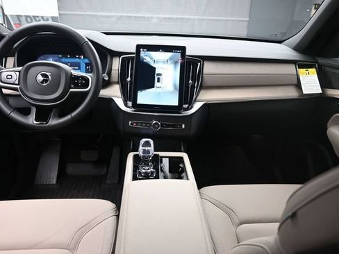 Certified 2026 Volvo XC90 B6 Plus w/ Protection Package Premier AWD/4WD image 9