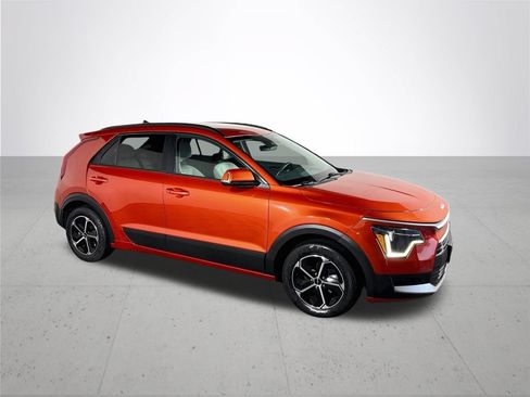 Certified 2023 Kia Niro EX FWD image 5
