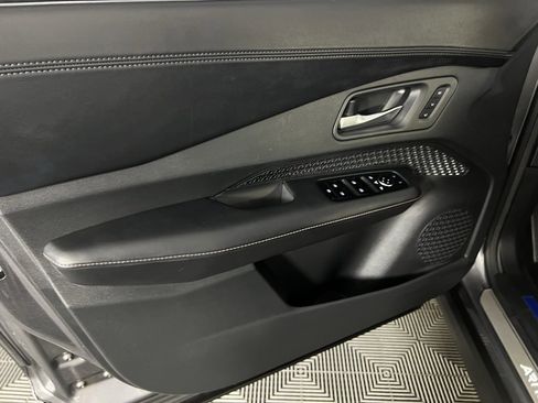 Used 2024 Nissan Ariya AWD image 25