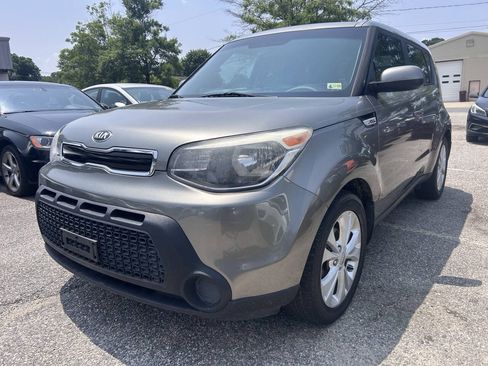 Used 2015 Kia Soul + FWD image 2