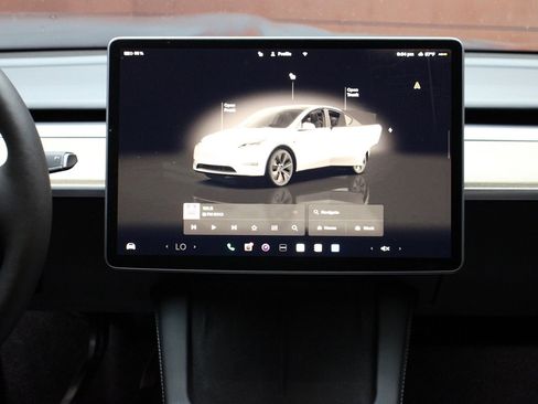Used 2023 Tesla Model Y Long Range image 37