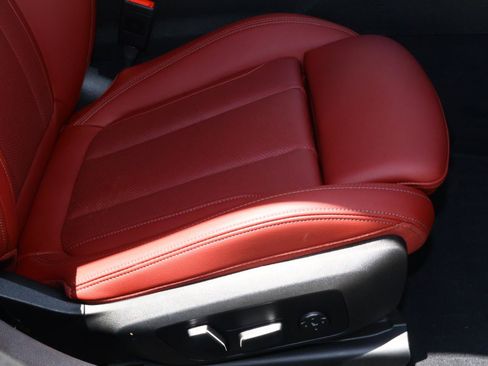 Used 2025 BMW 330i Sedan w/ M Sport Package RWD image 20