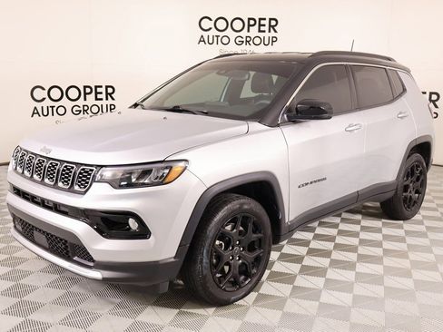 Used 2025 Jeep Compass Limited image 10