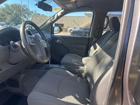 Used 2018 Nissan Frontier SV w/ Value Truck Package image 5