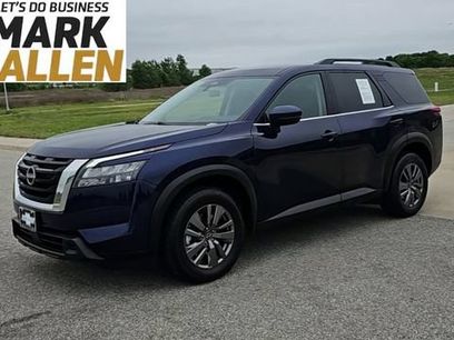 Used 2025 Nissan Pathfinder SV