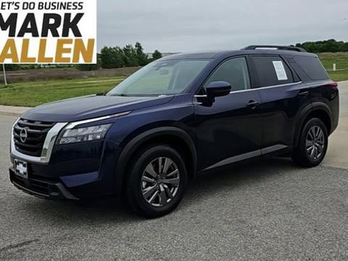Used 2025 Nissan Pathfinder SV FWD image 4