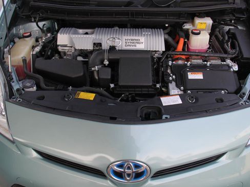 Used 2015 Toyota Prius Four FWD image 29