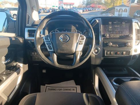 Used 2021 Nissan Titan SV w/ SV Convenience Package image 14