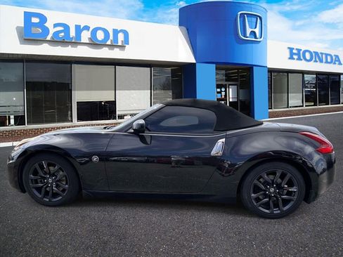Used 2019 Nissan 370Z Roadster RWD image 3