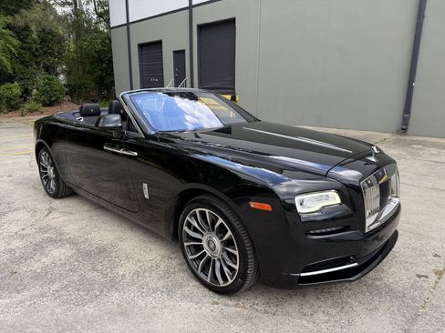 Used 2018 Rolls-Royce Dawn RWD image 24