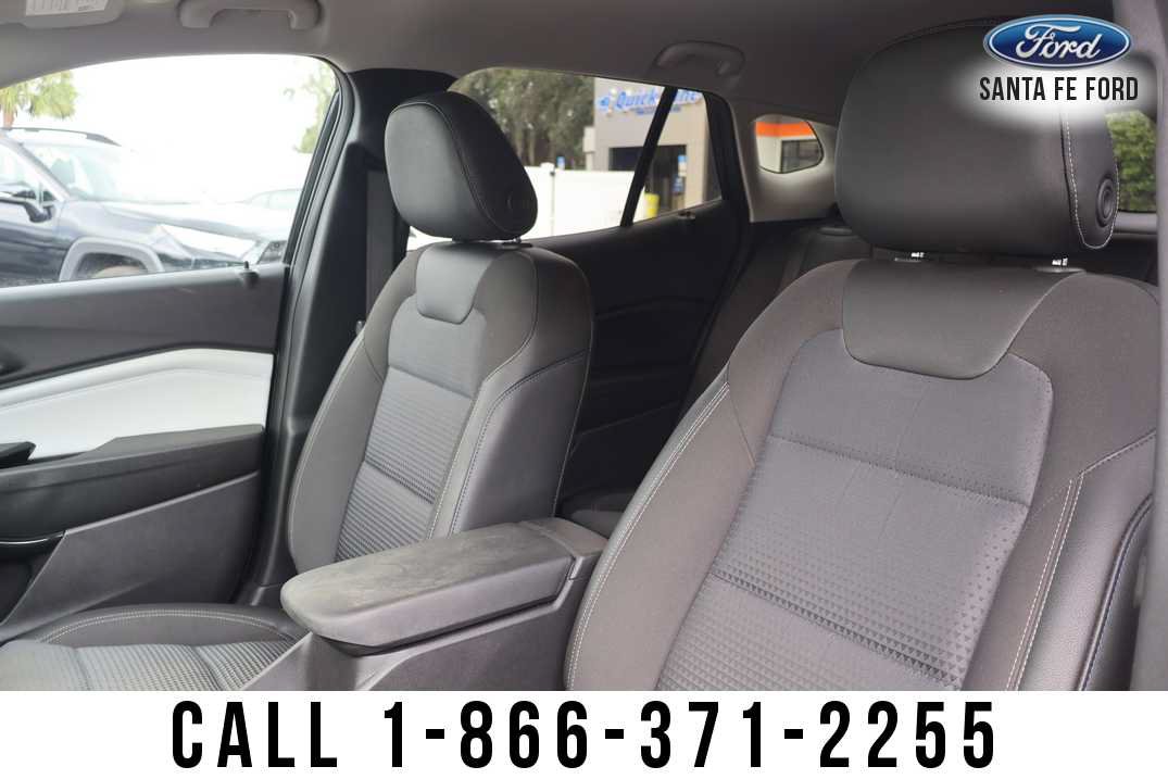 Used 2025 Chevrolet Trax LT w/ LT Convenience Package FWD image 14