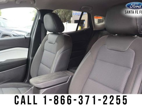 Used 2025 Chevrolet Trax LT w/ LT Convenience Package FWD image 14