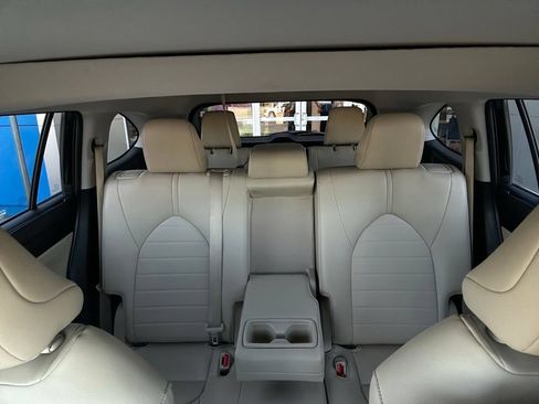 Used 2025 Toyota Highlander XLE FWD image 27