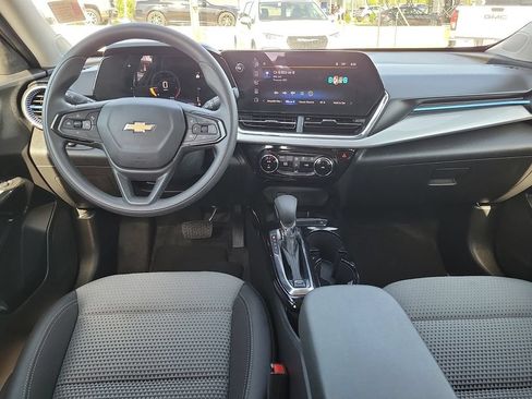 Used 2026 Chevrolet Trax LT FWD image 10