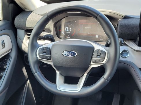 Certified 2025 Ford Explorer Active w/ Active Comfort Package AWD/4WD image 12