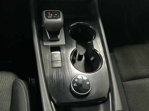 Used 2024 Nissan Rogue SV image 28