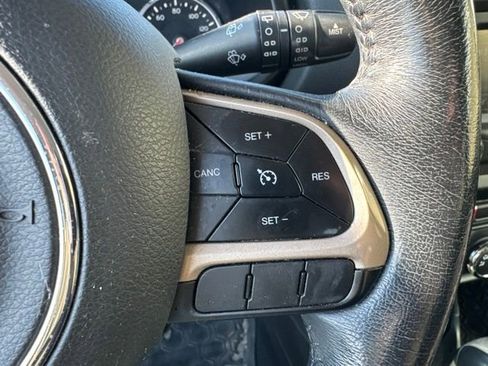 Used 2015 Jeep Renegade Latitude w/ Cold Weather Group AWD/4WD image 27