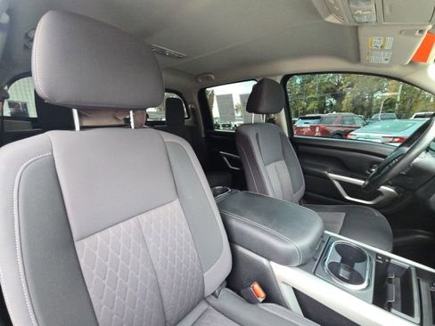 Used 2021 Nissan Titan SV w/ SV Convenience Package image 18