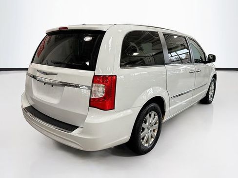Used 2016 Chrysler Town & Country Touring w/ Driver Convenience Group image 6