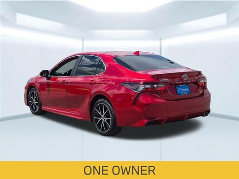 Used 2024 Toyota Camry SE w/ Convenience Package FWD image 3