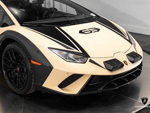 Used 2024 Lamborghini Huracan Sterrato image 2