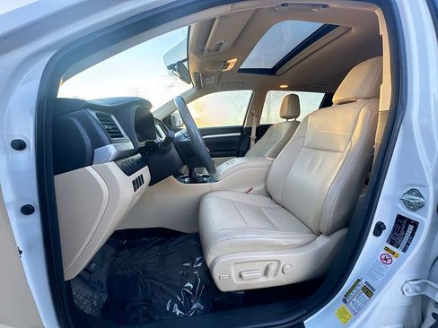 Used 2016 Toyota Highlander XLE image 19