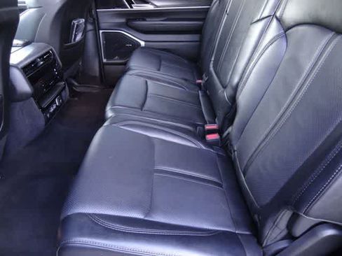 Used 2024 Jeep Wagoneer L Series II w/ Flexible Seating Group AWD/4WD image 8