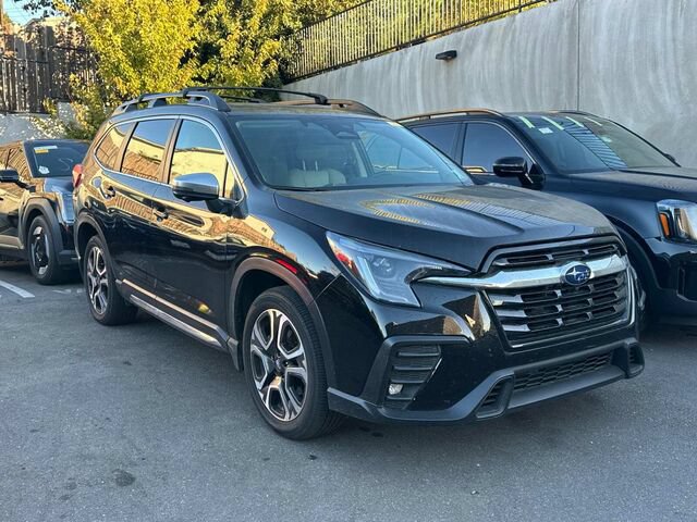 Used 2023 Subaru Ascent Limited w/ Technology Package AWD/4WD image 2