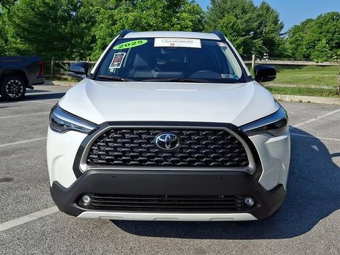 Certified 2025 Toyota Corolla Cross XLE FWD image 2