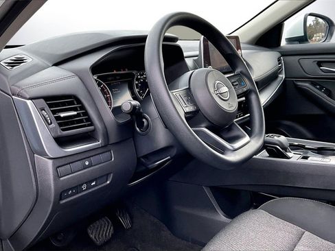 Used 2024 Nissan Rogue SV image 17