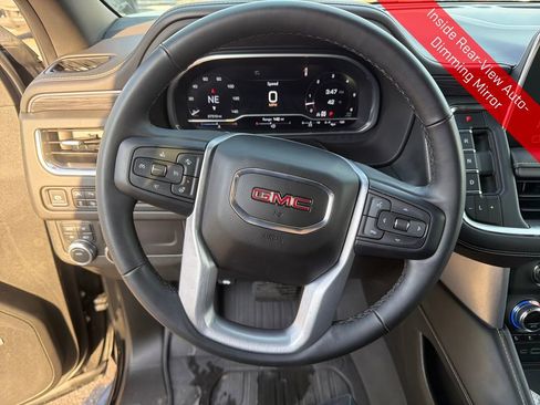 Used 2023 GMC Yukon SLT w/ SLT Luxury Package image 17