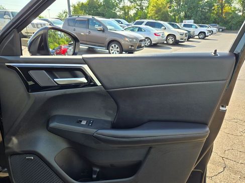 New 2025 Mitsubishi Outlander SE image 8