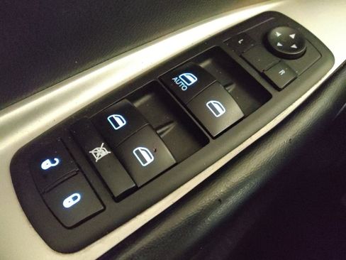 Used 2020 Dodge Journey SE w/ SE Popular Equipment Group image 27