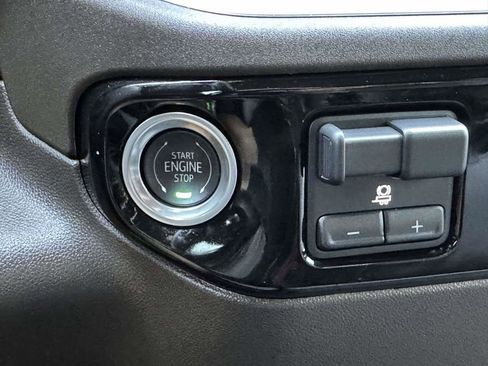 Used 2025 GMC Sierra 2500 SLE w/ SLE Value Package; AWD/4WD image 9