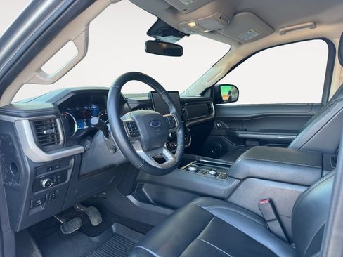Used 2022 Ford Expedition XLT AWD/4WD image 9