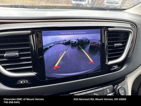 Used 2017 Chrysler Pacifica Touring-L image 22