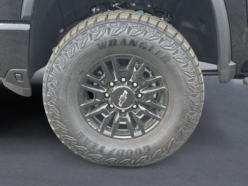 New 2026 Chevrolet Silverado 2500 ZR2 w/ LPO, Dark Essentials Package AWD/4WD image 9