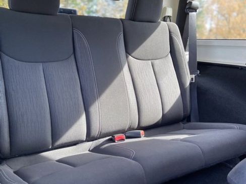 Used 2018 Jeep Wrangler Rubicon w/ Power Convenience Group image 14