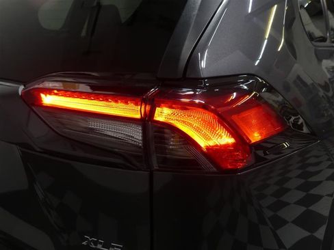 Used 2021 Toyota RAV4 XLE AWD/4WD image 16