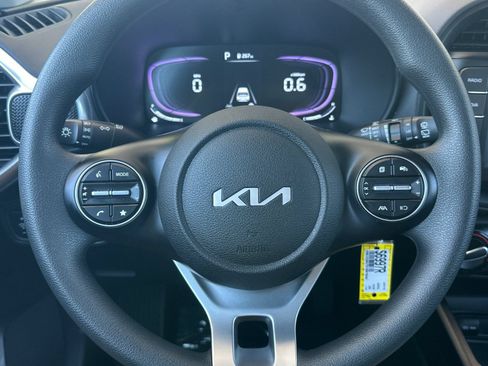 Used 2025 Kia Soul LX w/ LX Technology Package FWD image 22