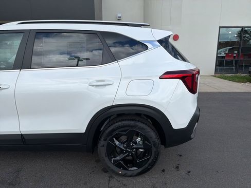 New 2026 Kia Seltos EX image 9
