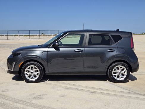 Used 2025 Kia Soul LX w/ LX Technology Package FWD image 5