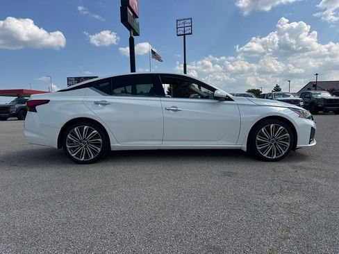 Used 2023 Nissan Altima 2.5 SL FWD image 9