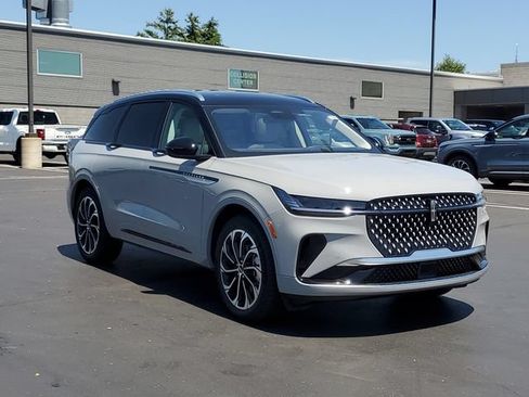 New 2026 Lincoln Nautilus Reserve AWD/4WD image 2