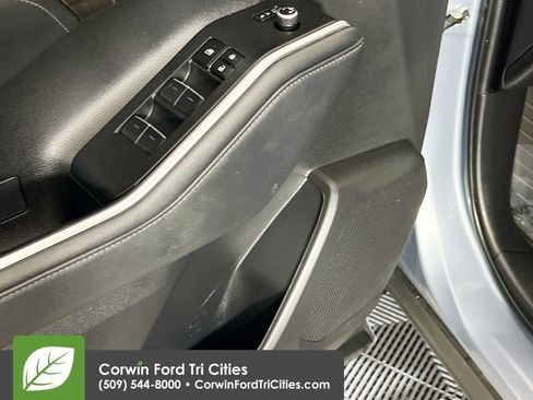 Used 2023 Toyota Highlander Limited image 12