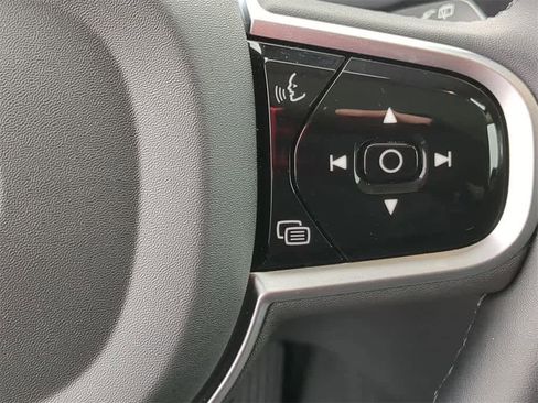 Certified 2025 Volvo XC90 B5 Core w/ Protection Package Premier image 25